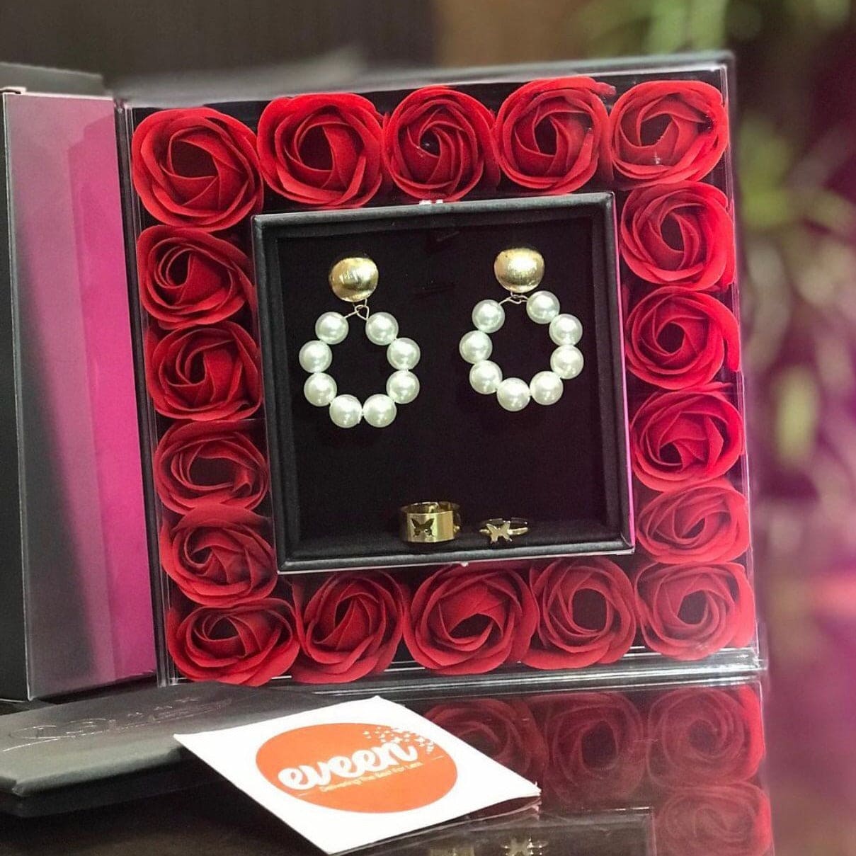 18 Flower Rose Box With Pearl Hoops And Butterfly Couple Rings, Red Roses Surprise Gift Box With Drop Earrings, 18 Red Roses Jewelry Storage Box, Surprise Gift Jewellery Storage Box 18 Flower Rose Box With Pearl Hoops And Butterfly Couple Rings, Red Roses Surprise Gift Box With Drop Earrings, 18 Red Roses Jewelry Storage Box, Surprise Gift Jewellery Storage Box